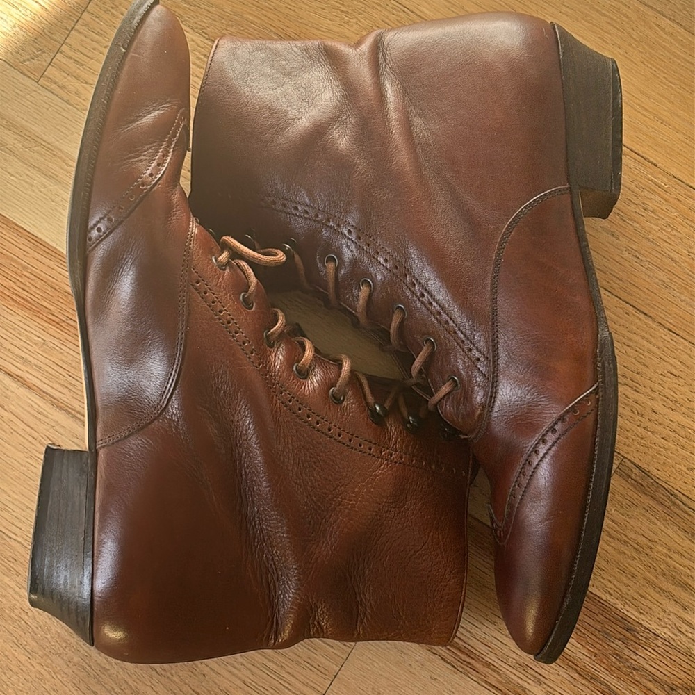 Vintage Banana Republic brown leather Oxford boots.